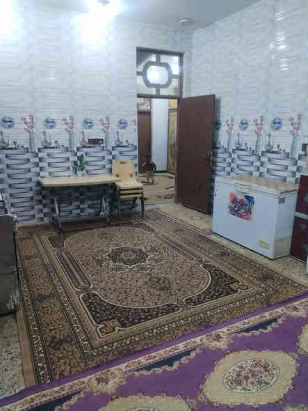 السلام عليكم دار سكن للبيع مساحتة 300م في الكوت منطقة حي الحكيم نزلة عميد جادر بالقرب من سكلة ابو حسن شارعة ١٠م البناء طابوق درجة اولى والسقف صب مسلح والارضية والجدران سيراميك ويتكون البيت من غرفتين نوم وصالة واستقبال ومطبخ وصحيات داخلية وخارجية ومرقم من قبل البلدية ومتوفرة كافة الخدمات السعر 65 وبي مجال الاستفسار الاتصال على هذا الرقم ***********
