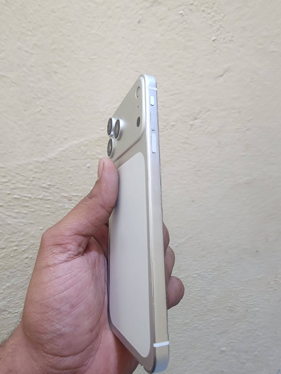 سلام عليكم 
Xs Max
جهاز كلش حلو ونضيف جداً 
ذاكرة ٦٤ 
بطاريه ١٠٠ شرط اصليه 
فيس ايدي متوقف 
للبيع او مراوس ب ايباد حديث او ايفون احدث ونطي فرق 
السعر ١٧٥ 
*********** بي واتساب
