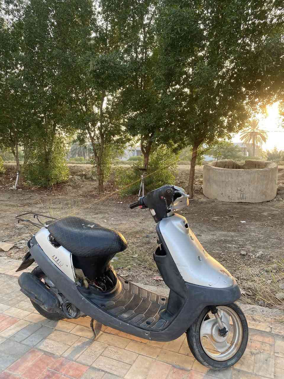 السلام عليكم دراجه مكينه ناعمه شلعه ومعدل شغاله نكره سلف بطه خطين نواقصها بس حاضنه السعر 225 وبيه مجال بسيط للتواصل ***********
