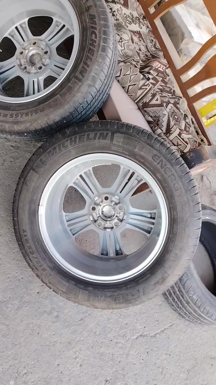 السلام عليكم تخم ويل وتخم تايرات مشلن مال جارجر 23 جدد بمعنا الكلمه للبيع السعر 400 الف المكان الفلوجه ***********
