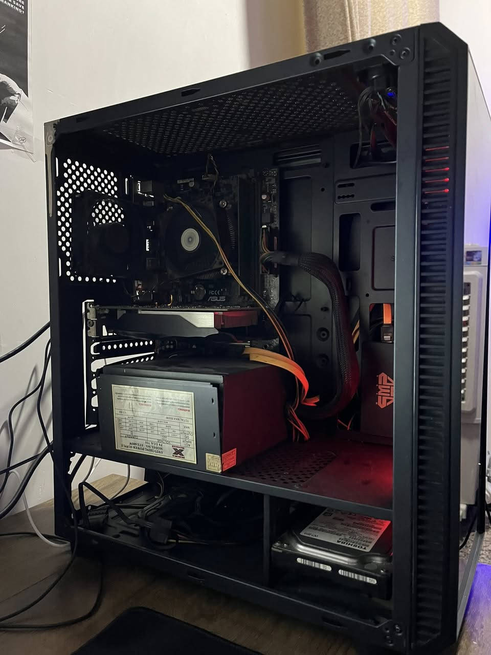 حاسبه للبيع وهاي مواصفاتها بالصوره للامانه ممجرب العاب عليها بس هيه جانت مال قاعه مال العاب ولاعب عليها قبل لا اشتريها من جانت بالقاعه ومن اشتريتها اشتغلت بيها فوتوشوب فقط واشاهد افلام بيها قيم سعرها واخذها
***********
عنواني بغداد حي الاعلام
