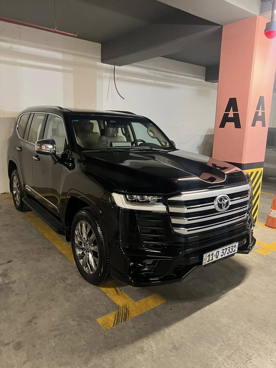 تويوتا لاندكروز (VX)twin turbo  شركة ساز اسود 
موديل 2022  
كفالة عامة حتة من الشخط وضع الشركة
رقم بغداد باسمي   
مواصفات VX فول مواصفات واحد ع واحد 
توين تيربو 
بصمه عدد 2 + بصمه ابواب 4 
فتحه يسقف 
كشنات جلد 
كشنات تدفئه +تبريد 
كراسي اثنين كهرباء 
صندوك كهرباء 
3 شاشات اصلي تطبيق 
دتاشو 
سماعات JBl دمامات 
كشنات خلفيه 
دبل رادار 
توقف ذاتي 
نقاط عمياء 
شاحن واير ليس  
ثلاجه 
سايد بريك
اوتو هولد 
لد امامي خلفي 
اشاير لكزس امامي خلفي 
لايت 3 عدسات 
كشافات ضباب 
وضعيات قياده متعدده 
ستيرن كهرباء + تدفئة 
 السياره مغلفه PPF ضمان ١٠ سنوات 
وبعد بيه هواي مواصفات معروفه مواصفات VX
عداد المسافه ٦٦الف 
السياره ب اسمي تحويل ثاني يوم
السعر ٧١٥ 
العنوان بغداد الاعظمية 
للاستفسار الاتصال على الرقم  ***********
