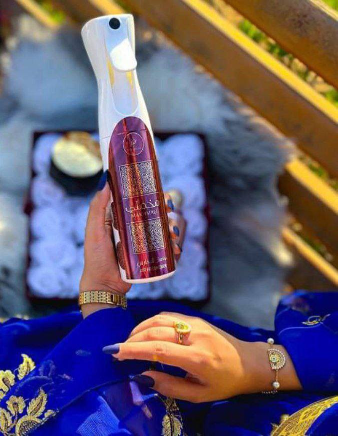 معطر جو مخملي✨

 320 مل فراش هو معطر جو جديد وفاخر يستحق أن يكون خيارًا فريدًا تهديه لأحبائك أو تستخدمه يوميًا لتعطير منزلك أو مكتبك. مصمم من تركيبة لا تترك أثرًا للبقع تتميز بعطر يدوم طويلًا وآمنة للاستخدام في السيارات والمفروشات والستائر والأسرّة. يأتي بعطر فوّاح ينتشر في الهواء ليخلق أجواء من البهجة. الآن يمكنك إضفاء هالة فورية من الانتعاش والاسترخاء لأجوائك. إنها مكونات طبيعية خالية من الكحول بنسبة 100٪، فيمكنك إنعاش منزلك ومكان عملك كل يوم مع أحد أفضل العطور لدينا بكل ثقة.
يمكن استخدامه في الستائر والسجاد وأغطية السرير والملابس أثناء الكي.

المقدمة: برتقال، وفواكه حمراء، وزعفران
القلب: العنبر، والبخور، والياسمين، والورد
القاعدة: كشمير، ولابدانوم، ومسك، وفانيلا.

السعر/11الف 
توصيل5 لجميع المحافضات


**إذا كنت صاحب هذا الإعلان وتريد حذفه لأي سبب، رجاءا أرسل رسالة إلى الدعم الفني**