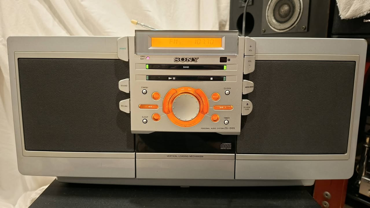 سلام عليكم 
مسجل من ماركة سوني ياباني كاسيت قلاب 
راديو 📻 ثلاث موجات و CD 💿 aux 
جهاز نضيف جدا صوت بي نقاوه شغال بالكامل كهرباء ٢٢٠ فولت و باتري 
سعر ١٣٥ الف للاتصال *********** كركوك 
توصيل كافة محافظات
