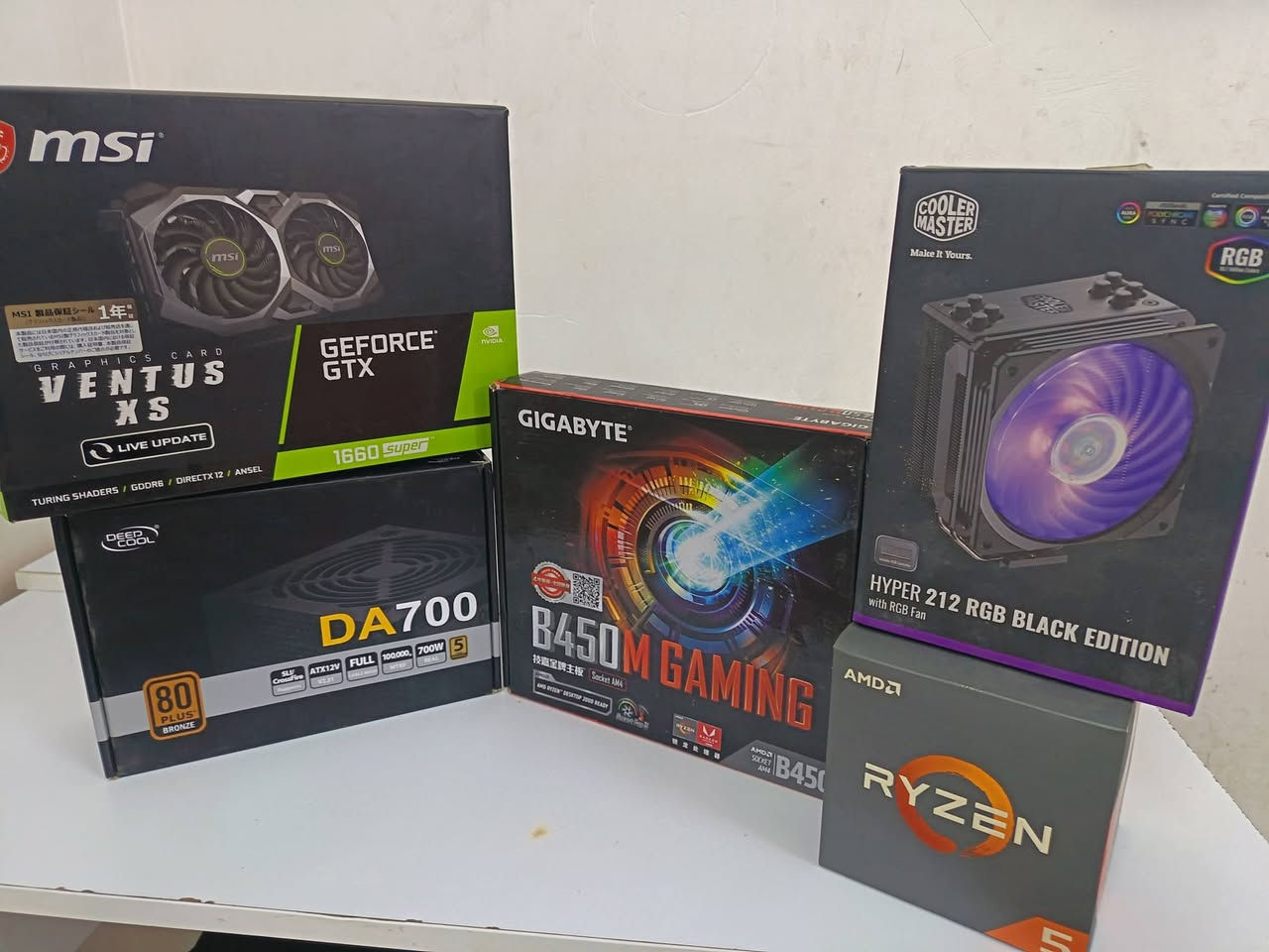 تجميعة للبيع
المواصفات:
CPU: R5 2600X
COOLER: COOLER MASTER HYPER
GPU: MSI GTX 1660 SUPER
RAM: XPG 16GB (2x8) 3200MHz
M.B: GIGABYTE B450M GAMING X
M.2: OCPC 256GB - 5000MB
HDD: WDC 1TB - 550MB
CASE: DARKFLASH MINI ATX 6FAN
POWER SUPPLY: DEEPCOOL DA700W
كل كراتين القطع موجودة
مكاني كركوك
السعر 500 الف
واتساب ***********
