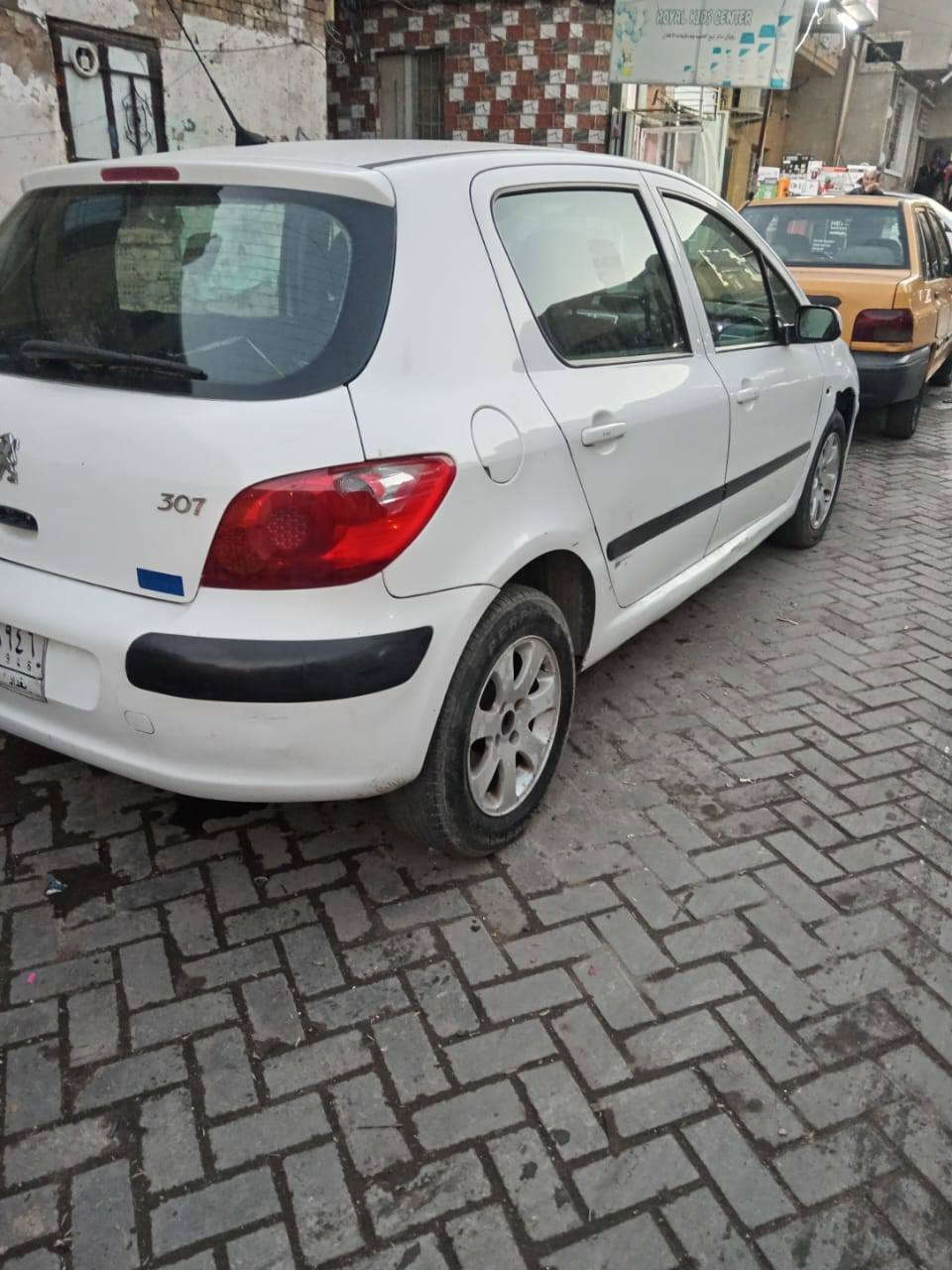 السلام عليكم للبيع سياره بيجو فرنسي سياره بلاديه لا ضربه ولا صبغ مكينه كير خير من الله يرده ترتيب قسام شرعي تاخذ شرط تحويل بس تبصم وتحول كامله السعره ٣٩ وبيه مجال مكاني بغداد الشعب الرقم *********** بس وتساب بس وتساب مابي ؤصيد
