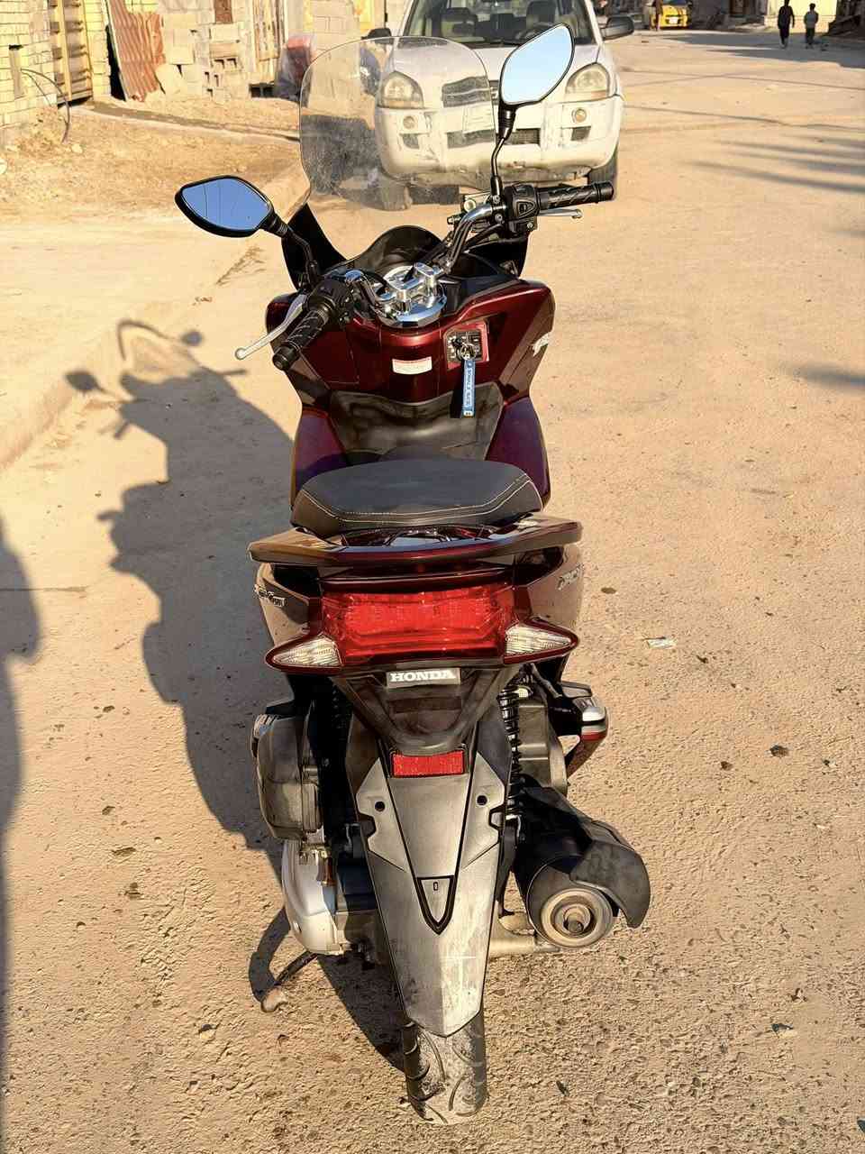 السلام عليكم 
دراجه pcx 150  الجيل الثاني ياباني الاصلي Jk
 ومكفوله كفاله عامه برغي ما مفتوح بيهاا الدراجه جديده مال رمبه نزلتها قبل شهرين وصل الشراء موجود  وكلشي شغال بيها من كهربائيات وحساس ازدحام وستناد كهربائي 
وبيها ملاحضات بسيطه بالكفرات وبس رايدها بـ17 وبيها مجال بسيط للطيبين
مكاني بغداد 
الاتصال واتساب ***********
