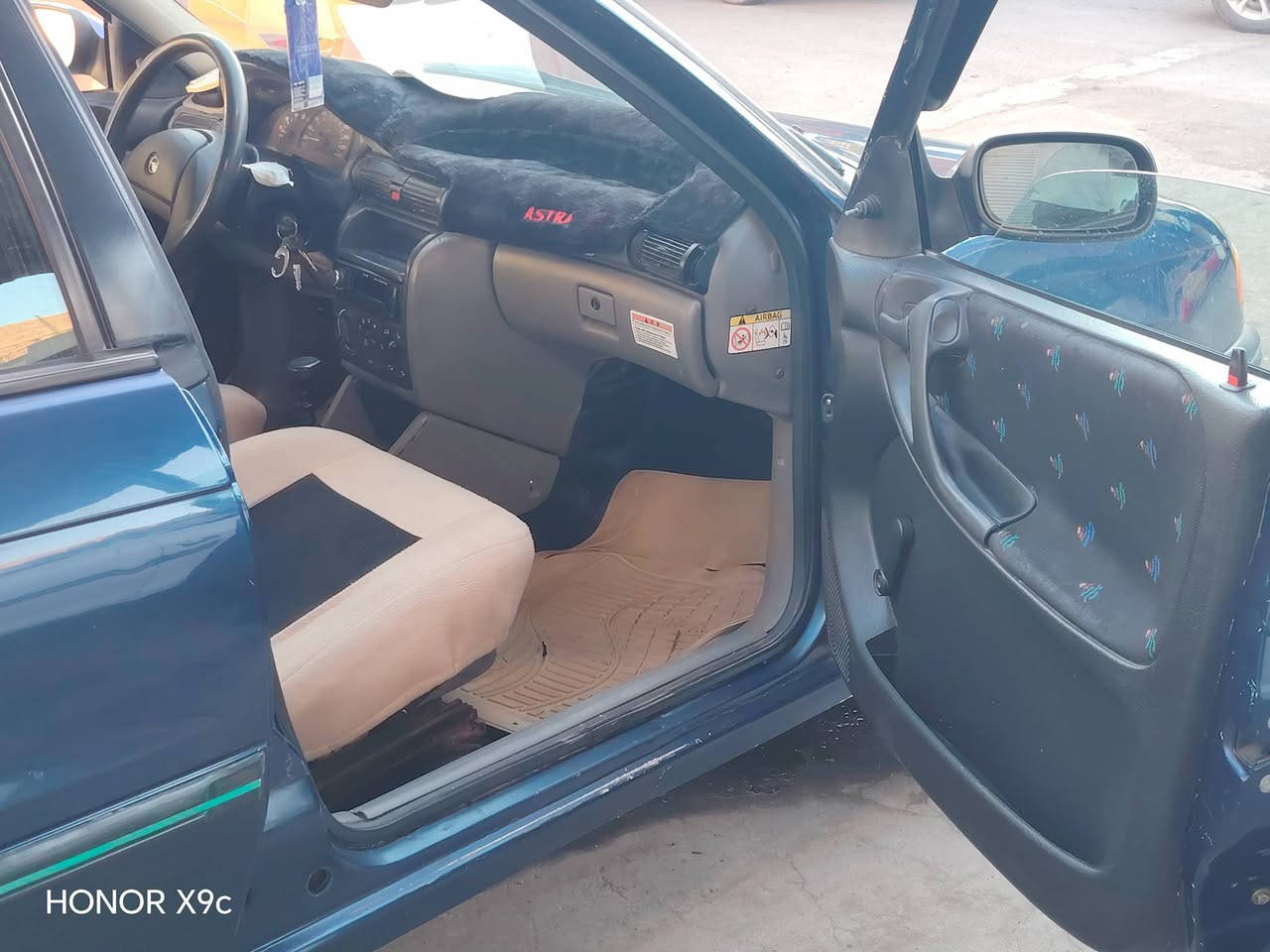 السلام عليكم البيع اوبل استره محرك ١٦ موديل.1993 ترهم مراوس فكتره نضيف ***********
