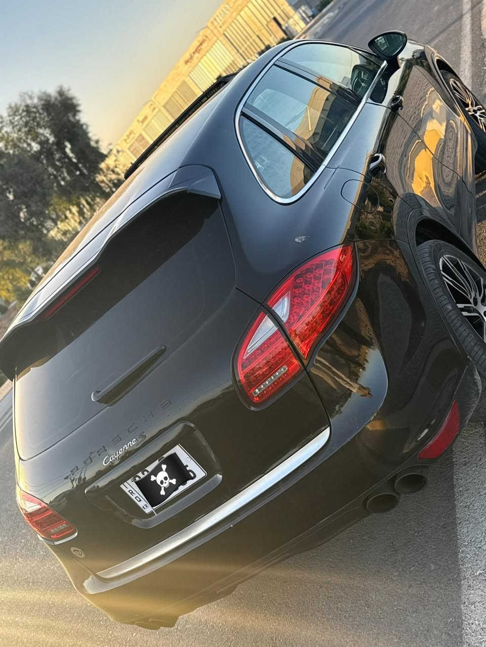 سلام عليكم بورش للبيع او مراوس حسب قناعه 
سياره مواصفات فول بدون ضربه فقط بيه سبع اصابع رش 
رقم شمالي 
مكينه ٦ سلندر تنفس طبيعي ضمان دولي
موديل ١١
سعر ١٩٠
سياره ماشيه ١٤٢ اي نقص مابيها كلشي جديد رقم هاتف ***********
