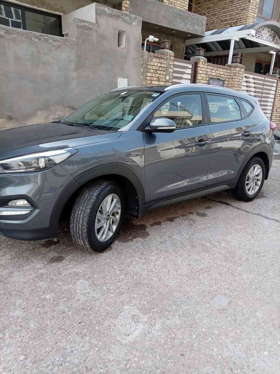 السلام عليكم توسان موديل ٢٠١٨ خليجي بيها رشات الكويت سونارها منشور مع الصور رقم واسط الجديد باسمي ماشيه ٢٠٥ السياره جدا نظيفه مكينه ٢٠٠٠ دوش تبريد قطعتين مري شفط تحكم استيرن لد نهاري ولد ليلي  حساس خلفي تخم تاير جديد سويجاتها ٢ البلاديه  ارضيه مغلفه جلد السياره بالكوت مركز المدينه السعر المطلوب ١٥٩$ ***********
