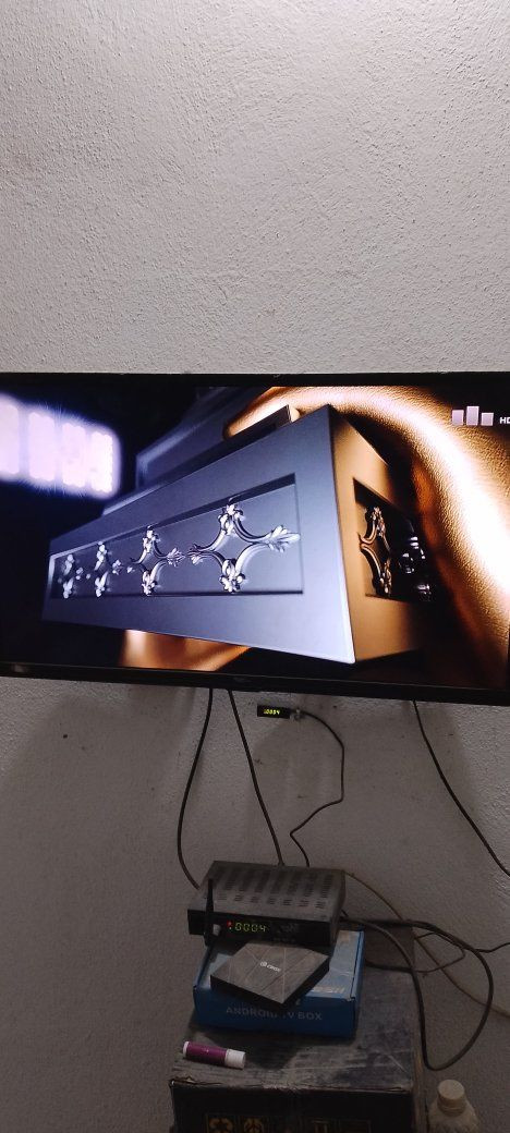 السلام عليكم اخوان شاشه ٣٢بدون انترنت للبيع سعر 75بيها مجال ***********
