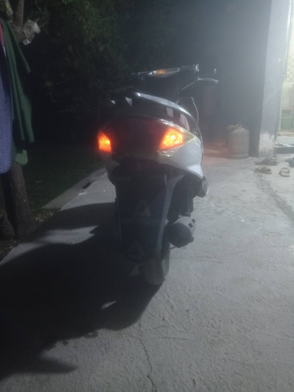 السلام عليكم دراجه سكنز جاهزه مجفته جديده سعره 350 وبيه مجال عنوان حله


**إذا كنت صاحب هذا الإعلان وتريد حذفه لأي سبب، رجاءا أرسل رسالة إلى الدعم الفني**