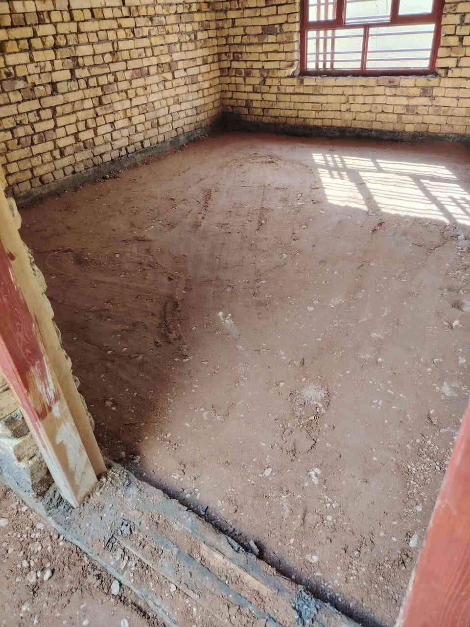 يوجد كادر خباطه   صب ارضيات
تدخيل سبيس وحدل تطليع اتراب وحدل قفاز 

***********
