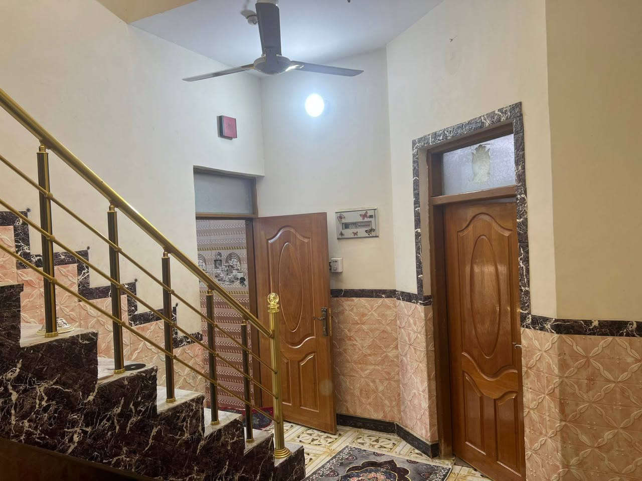 1/ المساحة 100متر✅

2/ نوع البناء طابوك السقف صب كونكريت ✅

3/ طابو صرف تحويل ثاني يوم ✅

4/ خدمات كامله ماي وكهرباء ومجاري ✅

5/ 📌العنوان// حي الفداء مقاطعة 24✅ 

6/ المشتملات غرفة نوم-صاله-ديوانية- مطبخ- وصحيات✅

7/ السعر 107 مجال قليل للشراي ✅

   

               للأستفسار اكثر ***********📞

                         مكتب عصام للعقار 📋
