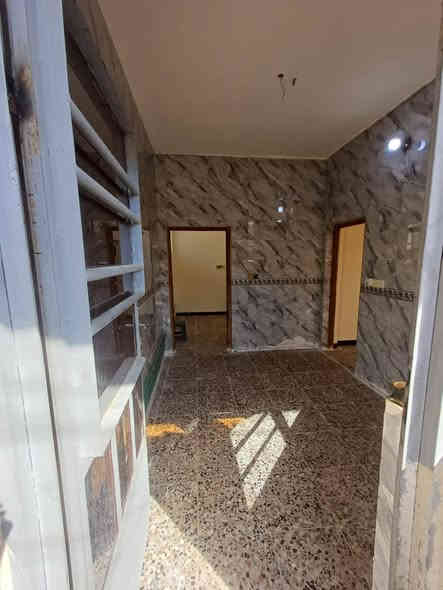 ٨٤ متر للبيع ركن حي الجامعة قرب ثانوية الخضراء للبنات طابق واحد غرفة وصالة ومطبخ وصحيات وحولي ومنور السعر ٣٢٥ مليون للإستفسار ***********
