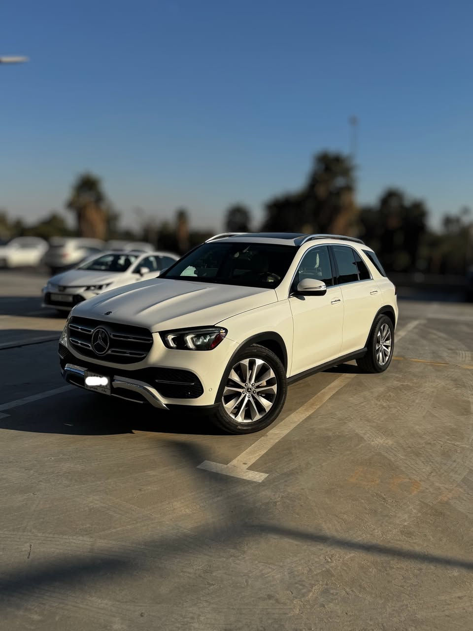 سلام عليكم مرسيدس 350  GLE
2020 فول موصفات 
1. فتحه سقف 
2. داخل ابيض 
3. شاشه متصله 
4. بصمه ابواب و تشغيل 
5. كشنات كهرباء + تدفئة 
6. حساسات 360 درجه 
7. سماعات بويمستر
8. صندوق كهرباء 
9. لد داخلي متغير 
10. رادارت امامي خلفي جوانب 
11. لايت متحرك مع الاستيران 
12. اتو هولد 
13. اتو بارك 
14.شاشه لمس + ماوس 
15. ماشيه 26 الف ميل
16. حادث بابين فقط مصلحات نفسهن 
17. ايرباك برده فقط مصلح 
18. رقم بغداد تحويل مباشر 
19. السعر 390 ورقه 
الاستفسار ***********
صور الحادث مرفقه🚘
مكان السياره بوابة العراق
