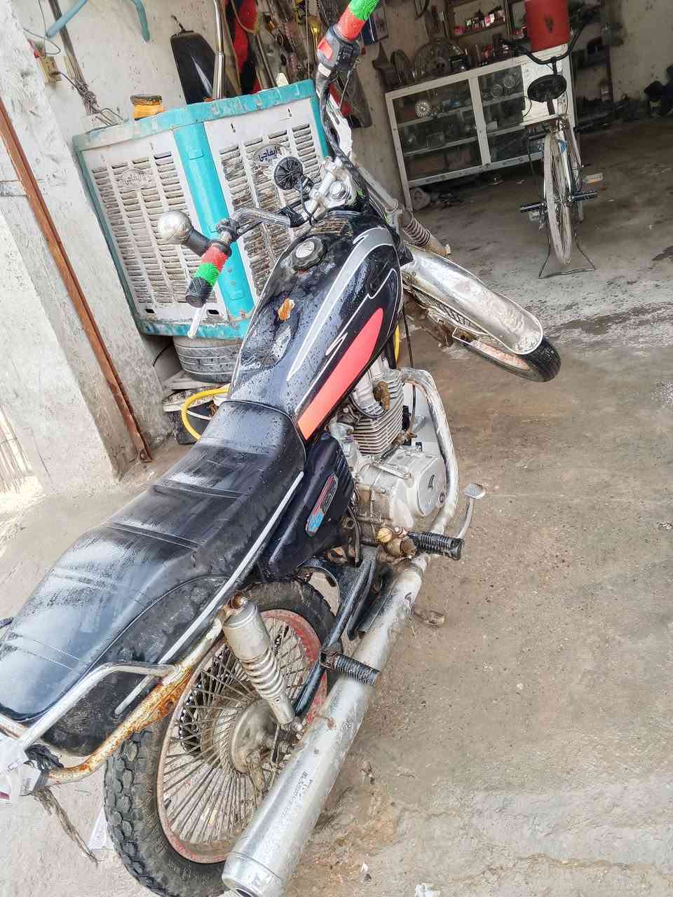 السلام عليكم شلونكم العزاز
دراجه اربعه گير للبيع . 300 مع المجال. 
*********** بي واتساب 
1. محرك 5 گير مكفول نگره سلف 

2. باتري + سلف جديد + كتف شحن + لايت 

3. ويالتهه موس دبل سيم 

4. دبلالت وره و كدام شغاله.
