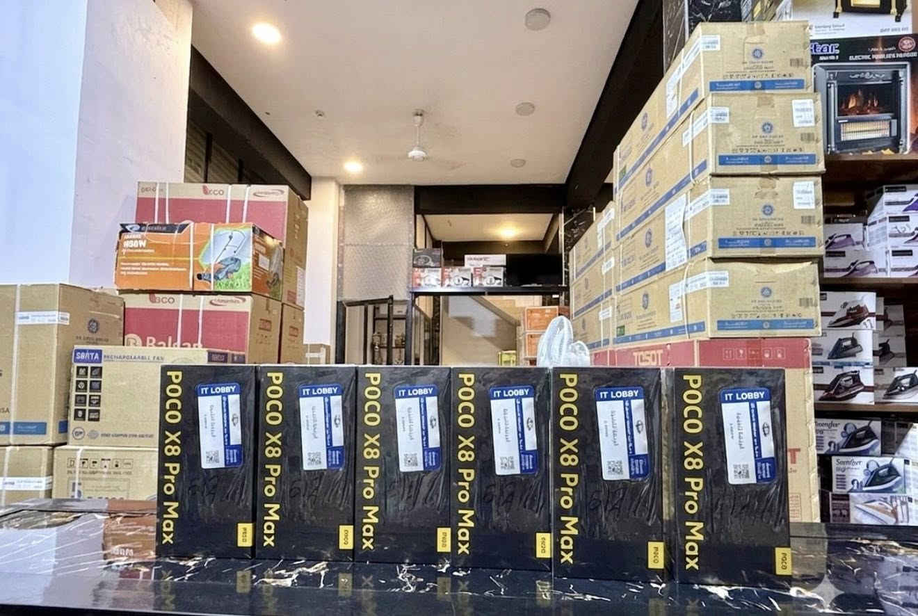 📲📱وصل حديثآ 🥳 
🔥 POCO X8 Pro Max | 12GB + 512GB 

🚀 معالج MediaTek Dimensity 9500s الرائد بتقنية 3nm لأداء قوي وسلس
📱 شاشة AMOLED بحجم 6.83 إنش ودقة 1.5K مع تردد 120Hz
☀️ سطوع يصل إلى 3500 nits لرؤية ممتازة حتى تحت أشعة الشمس
📸 كاميرا رئيسية 50MP مع مثبت بصري OIS + كاميرا واسعة 8MP
🤳 كاميرا أمامية 20MP لصور سيلفي واضحة
🔋 بطارية عملاقة 8500mAh مع شحن سريع 100W
💾 ذاكرة 12GB RAM + سعة تخزين 512GB UFS 4.1
💧 مقاومة للماء والغبار بمعيار IP68
🎵 سماعات ستيريو مع Dolby Atmos وHi-Res Audio

🎨 اللون الأسود الأنيق
💰 البيع نقداً أو بالتقسيط

📍 حديثة – الشارع العام بين النافورة وجسر الحويجة الحديدي
📞 ***********

#POCO #POCO_X8_Pro_Max #هواتف_ذكية #تقسيط #
