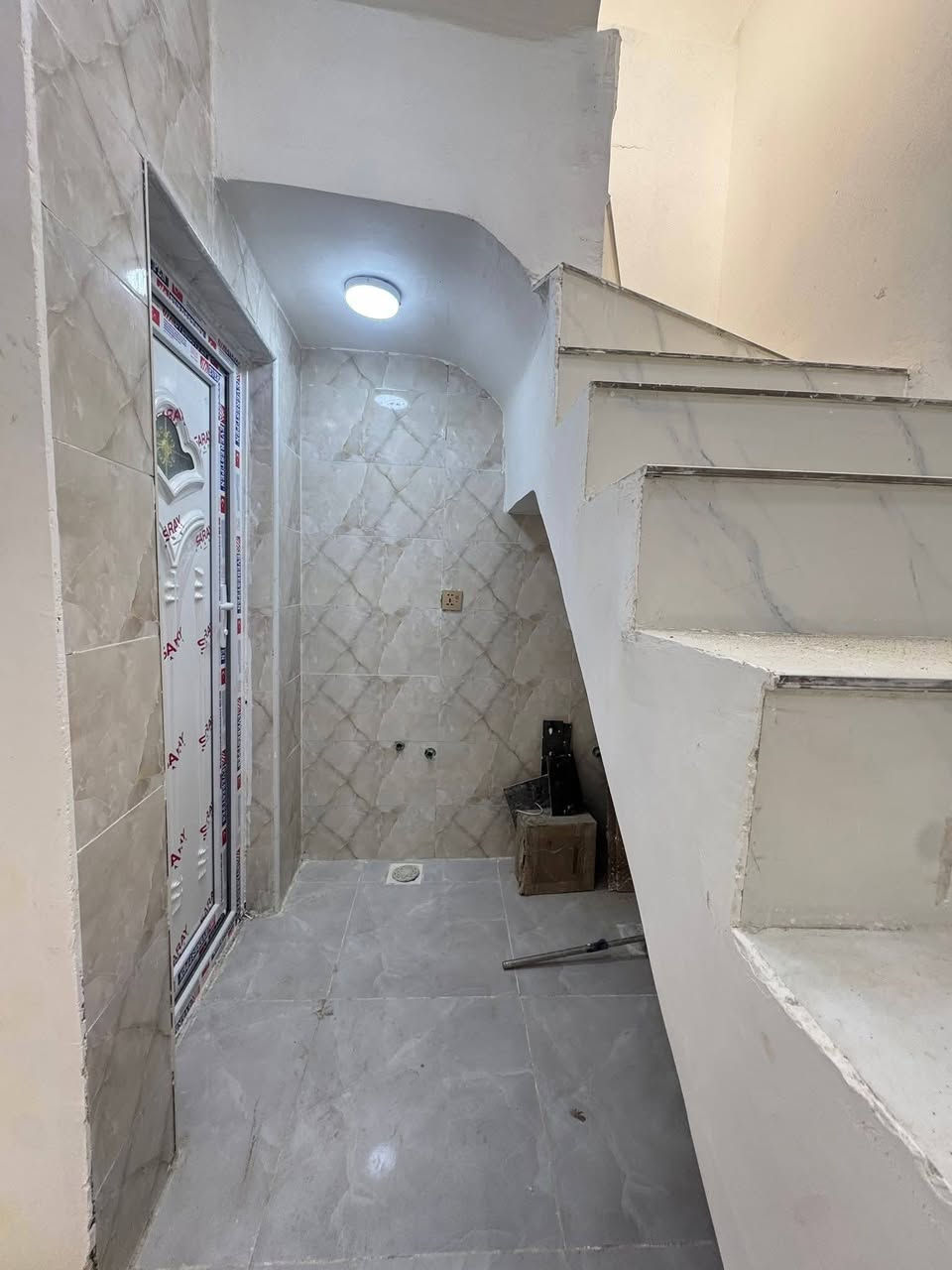 يا رزاق
دار 100 متر مربع غرفتين 
صاله ستقبال مطبخ 
صحيات داخليه خارجيه 
طابو زراعي سند 25 مشمول بتطويب 
بناء طابوك اساس وسكف صب 
ارضيه بورسلين 
مقابل ملحق قريه الغدير عامود 321 
عنوان المكتب مقابل ملحق قريه الغدير عامود 317 
استفسار اكثر اتصل على الرقم التالي او مراسله واتساب 
***********
