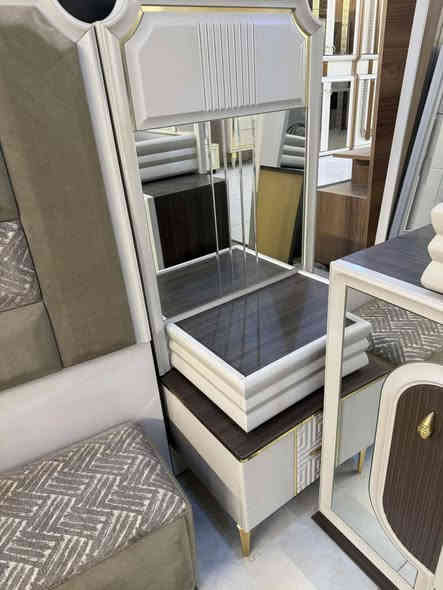 مليون و٨٠٠ للحجز سكرين ع واتساب 

***********
