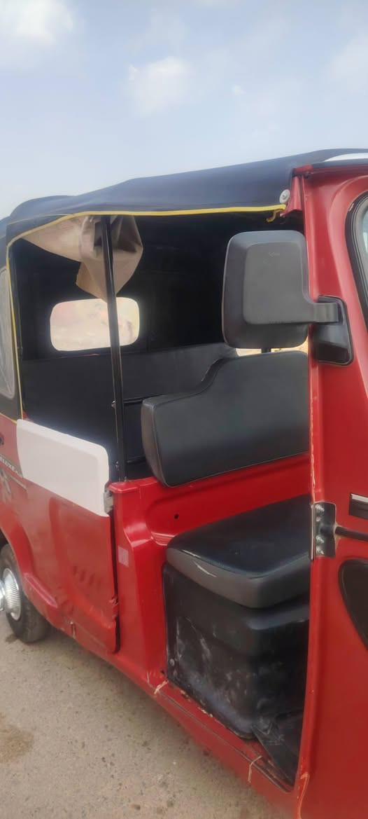 سلام عليكم بيع مستعجل تكتك2022 تي في اس كبل الشارع جاهزه مكفوله كافاله عامه رقم وسنويه والوحه نكليزي المكان  واسط قضاء الحي رقم الهاتف ***********
