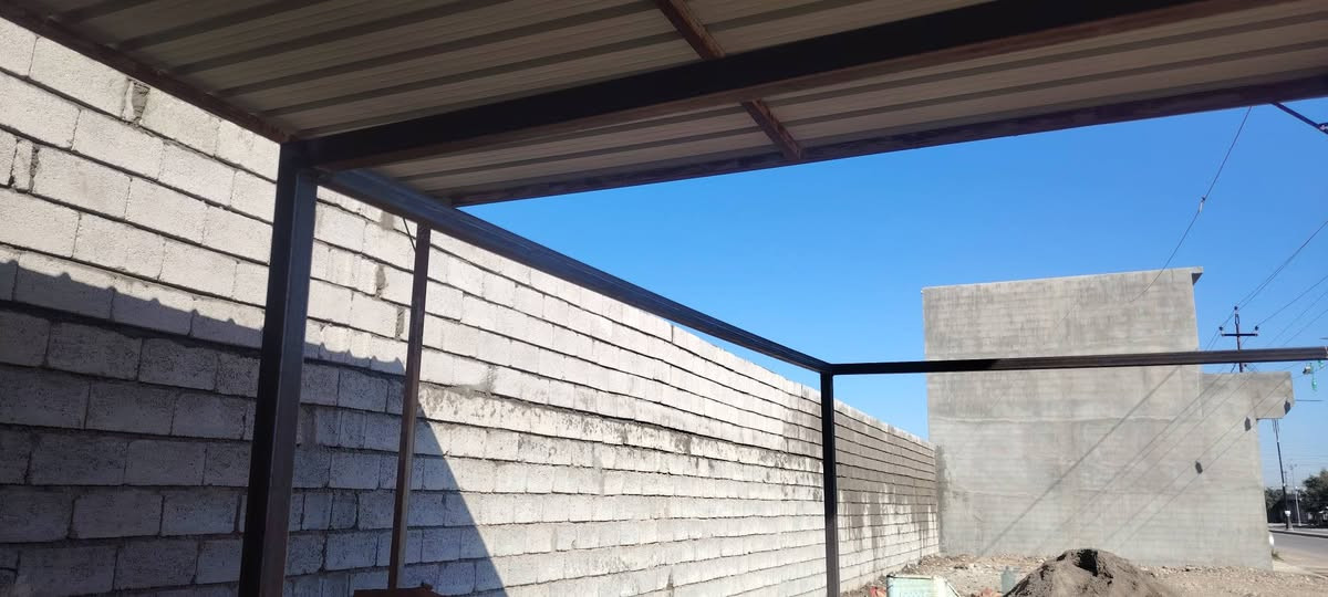 السلام عليكم كادر بناء وتسليح حديد وفرش حجر وتصعيد بلوك فرش التراب وتأسيس مجاري ونجاره وصب وحدل وتطبيق رصفه خابر *********** وبسعر مناسب
