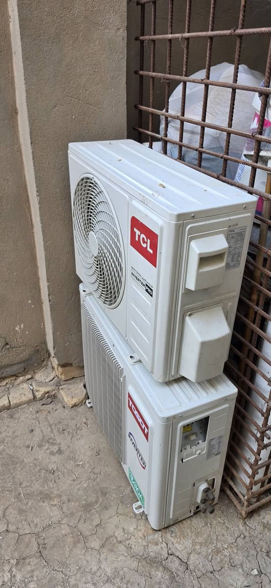 السلام عليكم متاح سبلت TCL جديد مستخدم شهر فقط انفيرتر 
وقطعة خارجية توسوت بدون داخلية جديدة موديل 23 شغالة 
*********** الاجهزة ثنينهن 1طن
