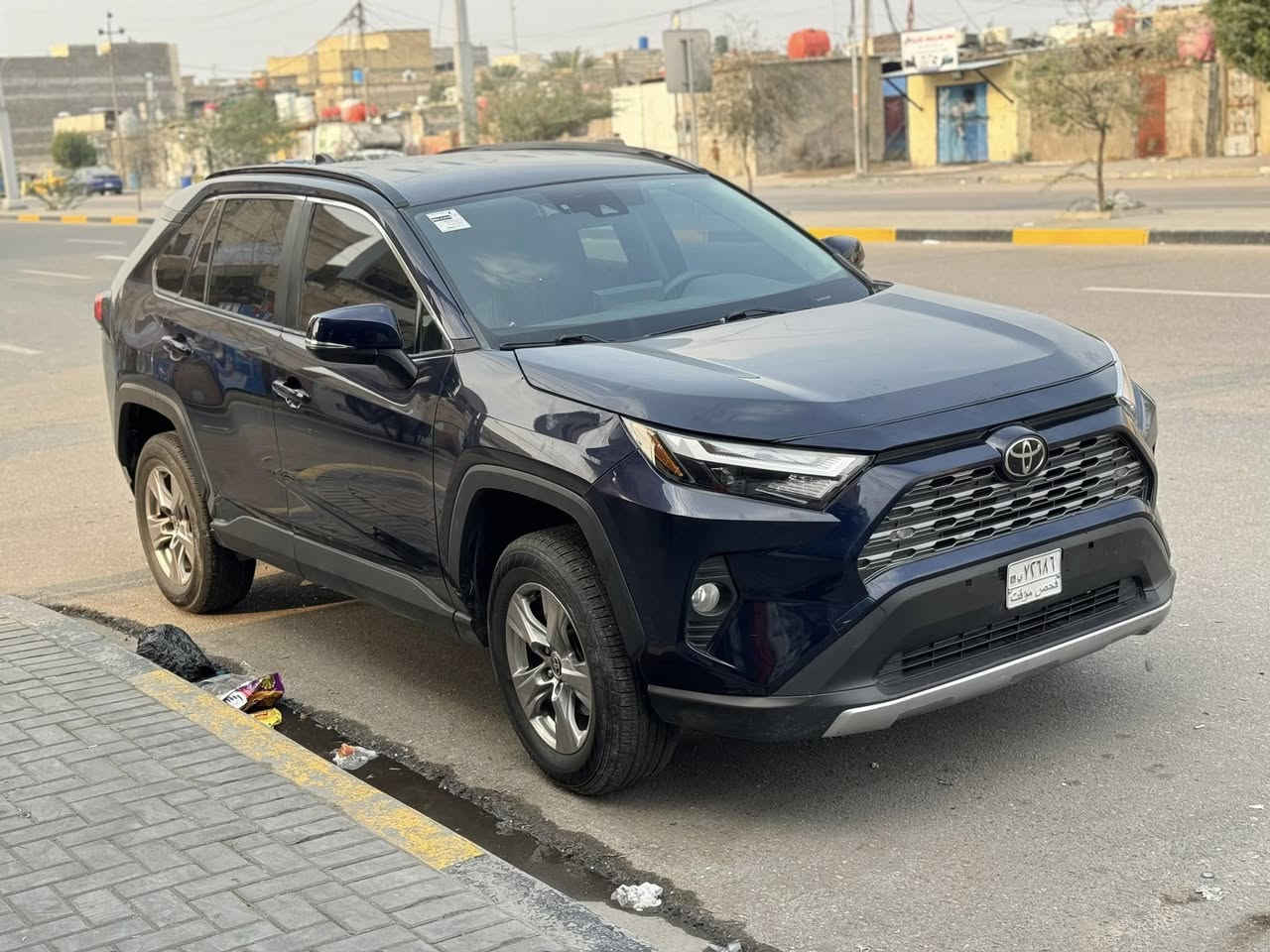 يالله 
راف فور xLE
مديل2022
بدون رقم منفيس بسمي تسجل جميع المحافضات 
ماشيه ٧٣ 
حادثه مثل ما واضح بدون تبديل 
جاهزه من كلشي مابيهه نقص 
السعر 195 
مكاني البصره القبله 
***********
