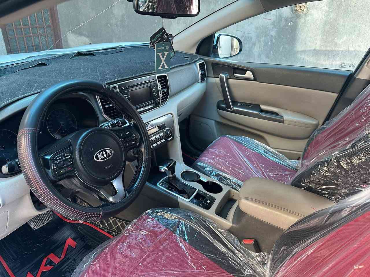 السلام عليكم سبورتج 2017. فول مواصفات خليجي 

سونار موجود بدون صبغ بدون ضربه بارد بلباب مكفوله كير مكينه رقم جديد مميز

السعر 185 وبيه مجال 

رقم الهاتف ***********
