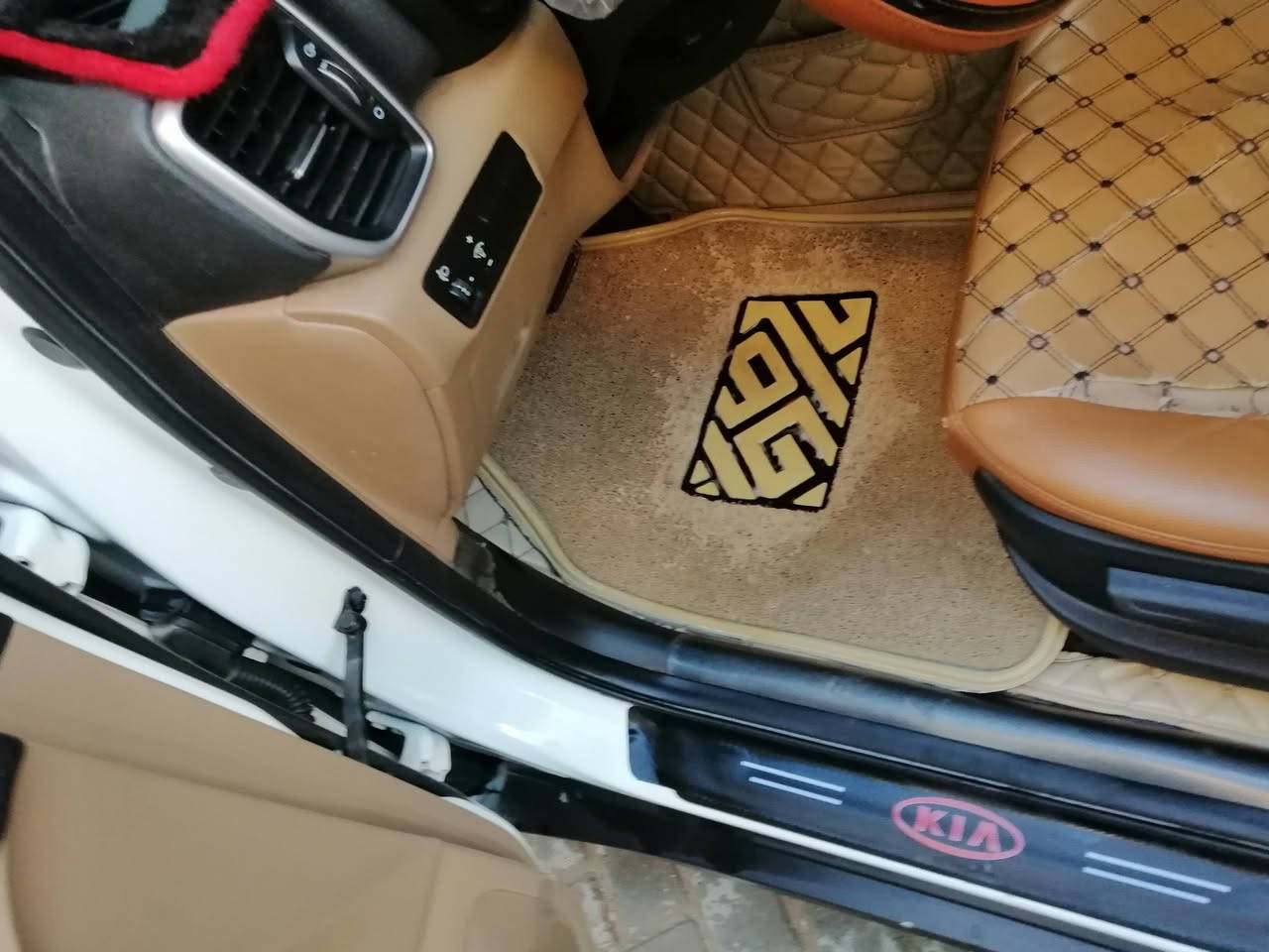 السلام عليكم ورحمة الله وبركاته
كيا سبورتج ٢٠٢٠ خليجي ماشيه ٧٤.قابل للزياده
نص فول بيه بارد خفيف كما موضح أسفل بابين الصدر وجاملغ الأمامي بدون اي صبغ اوفتح
السياره على أيدي دوشمه كشنات مع الارضيه جلد
السعر ١٩٠ ورقه مكان السيارة بغداد مدينه الصدر ***********
