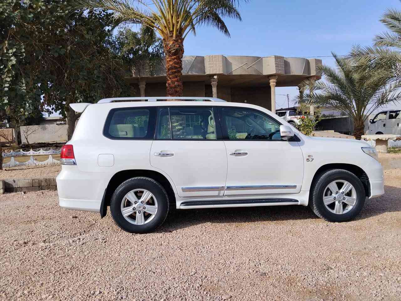 سلام عليكم 
لاند كروزر موديل 2010
VXR4700
مكفوله من لصبق بيها مكانات بارد
سعر 300بيها مجال 
مكانها فلوجة ***********
