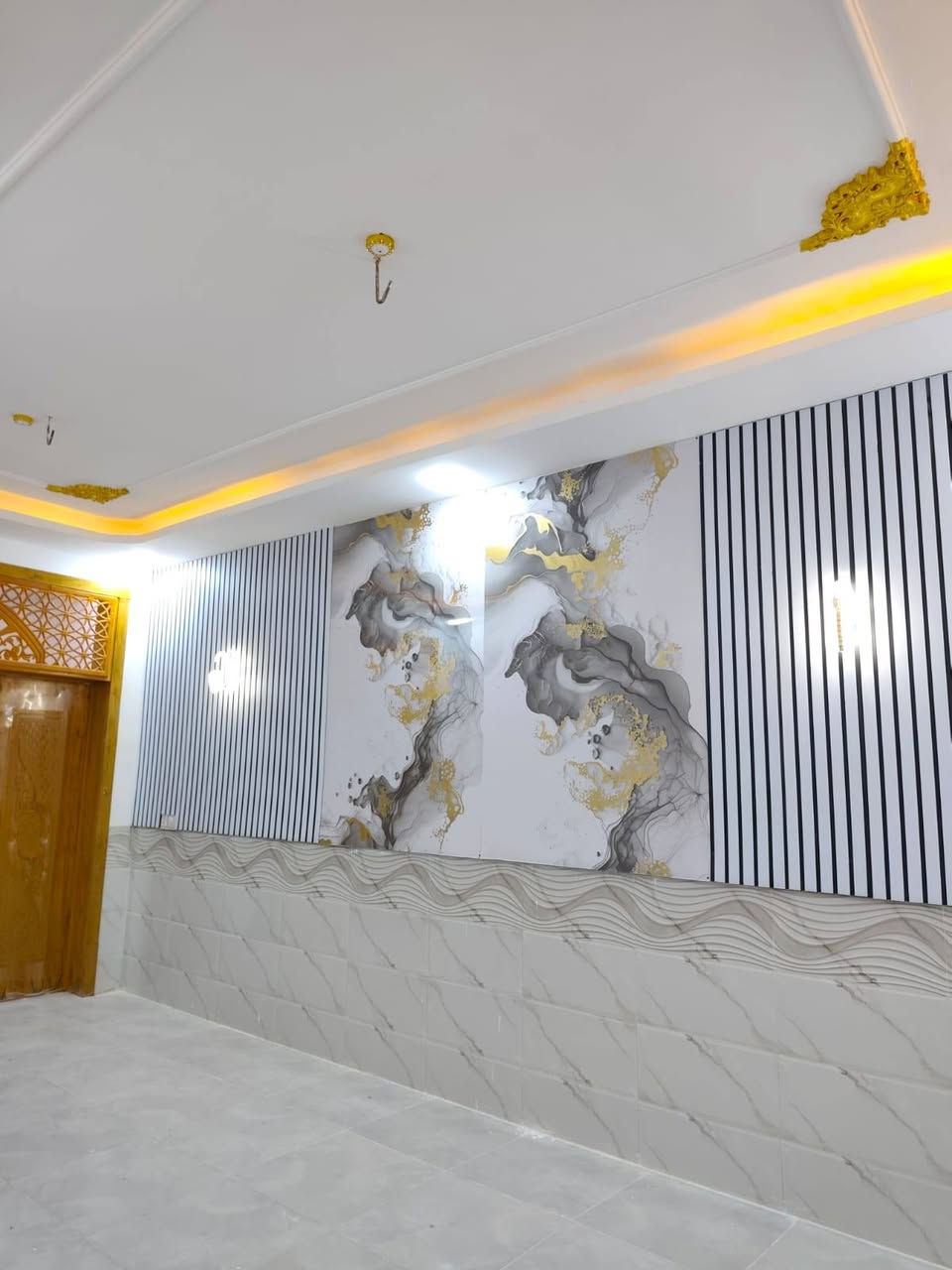 دار للبيع 🏡
 شغل نضام تركي كلش مرتب👌🏻
150 متر  #سند_25
بسعر 53 مليون #قابل_للتفاوض

غرفتين/صاله/مطبخ/صحيات 2/استقبال
كراج كبير/مكشوفه 
ماء/كهرباء/سوق/مدارس/تبليط #عرض_15

الموقع 🏡 نجف/شارع الصب عمود 317 
للتواصل
***********
