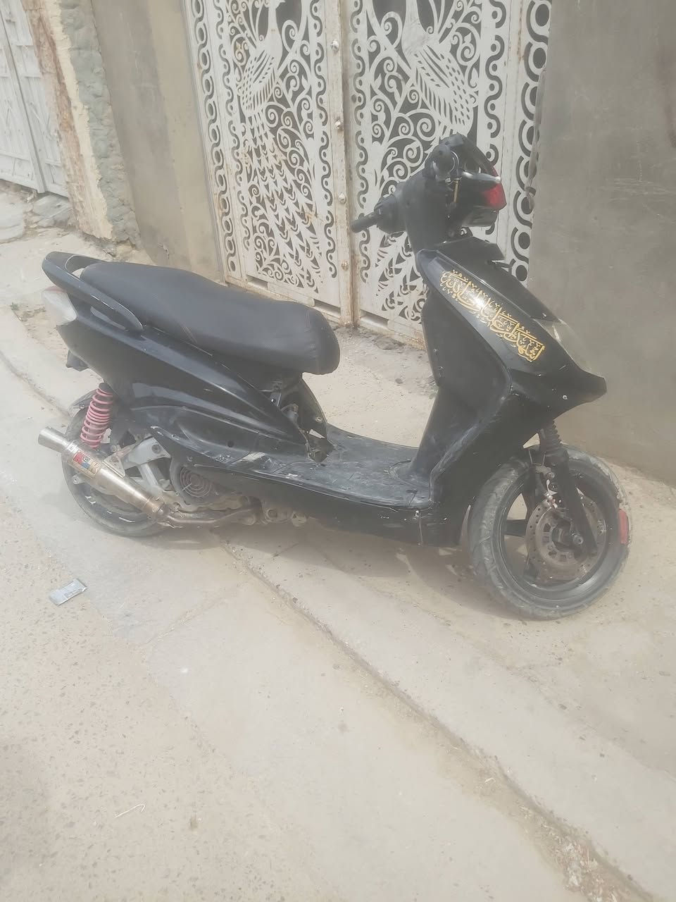 السلام عليكم سكنس نثيه ١٤٠
دراجه نص نكره 
كلجات رياضي صالنصه رياضي صوت طرب  
كفرها 70٪
شلعه معدل شك الكاع 
نواقصها مابيها نواقص بل محرك بس بل كشر شغلات بسيطه كلش 
الي يريدها يجي خاص او يجي واتساب مكاني بغداد زعفرانيه 
السعر (450 )(وبيها مجال ) *********** واتساب فقط
