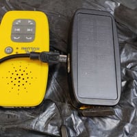 ام بي ٣ ذاكرة ٨ شحن كهرباء /وعلى طاقة شمسية متوفر ٩٠ قطعة رايدهم ١٠٠ ا...