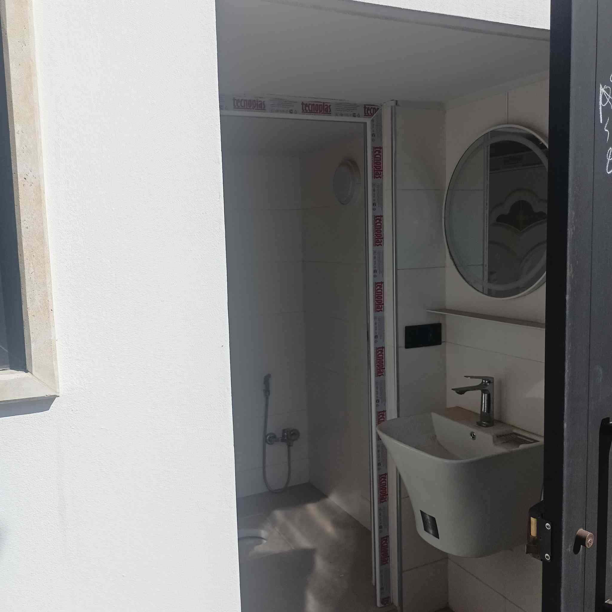 دار للبيع
المساحه 100م
صنف الأرض بستان ملك صرف 
اتجاه شروق 
البيت زيرو استلام مفتاح
الموقع قبل هيما ستي 
خلف بانزيخانة المشرق
***********ابو احمد 
***********ابو علي
