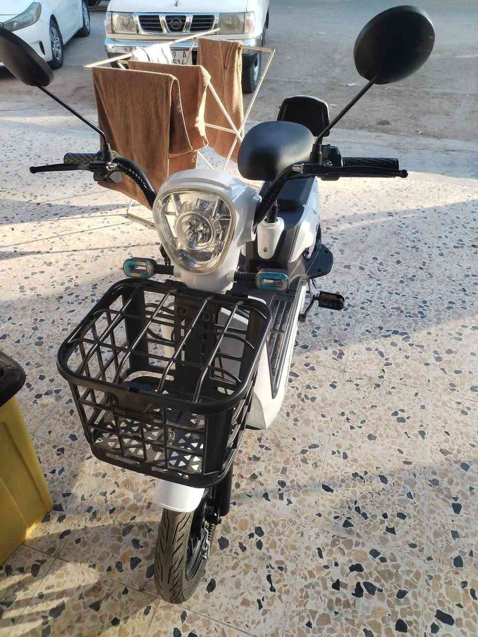 دراجه شحن كلش نضيفه مستخدمه اقل  لشهر   لسعر ٣٠٠ وبيها مجال للاستفسار *********** مكاني عزيزيه
