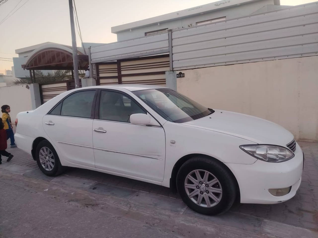 كامري ٢٠٠٥  بيه صبغات بدون ضربه جهاز حداديه ومكينه وتبريد قطعتين مكان السياره نجف السعر ١٠٥ وبيه مجال للتصال ***********
