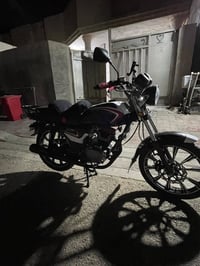 شاينك موديل ٢٠٢٣ بعدها زيرو ماشيه ٩الاف فقط للبيع سعرها ٩٠٠ وبيها مجال...