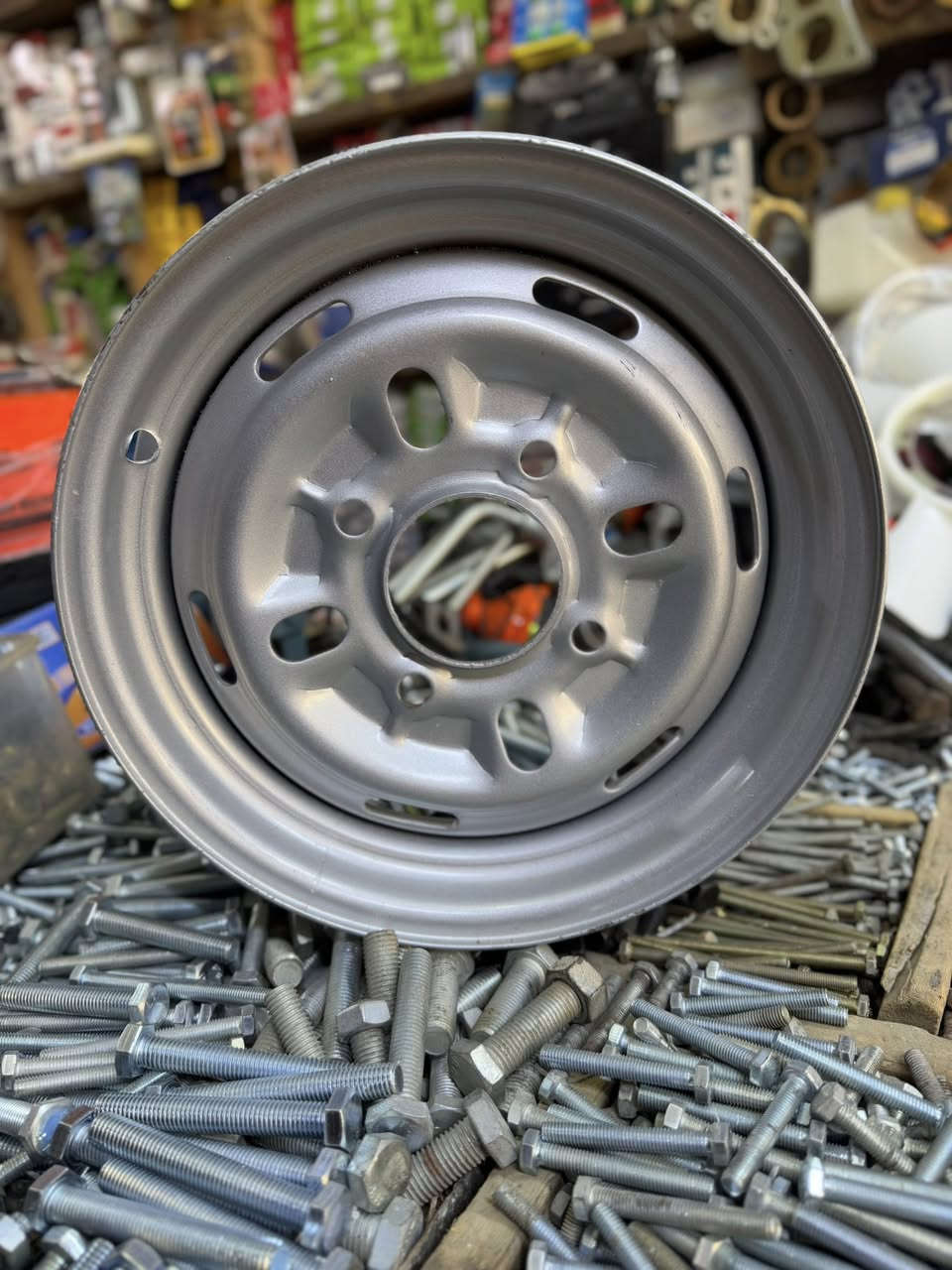 السلام عليكم على بركه الله 
يوجد لدينا ادوات احتياطيه لجميع الدراجات الناريه والتكتك والسيارات يوجد لدينا جمله ومفرد 
توصيل لكافه محافضات العراق 
 الواتساب والاتصال ***********
