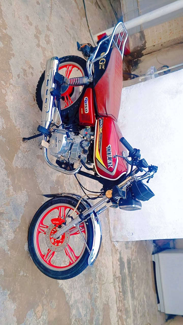 سلام عليكم دراجة للبيع موديل 2022 مال جناي مكينة كفالة عامة اوراق كاملة  العنوان بعقوبة قرب جسر خرنابات ***********
