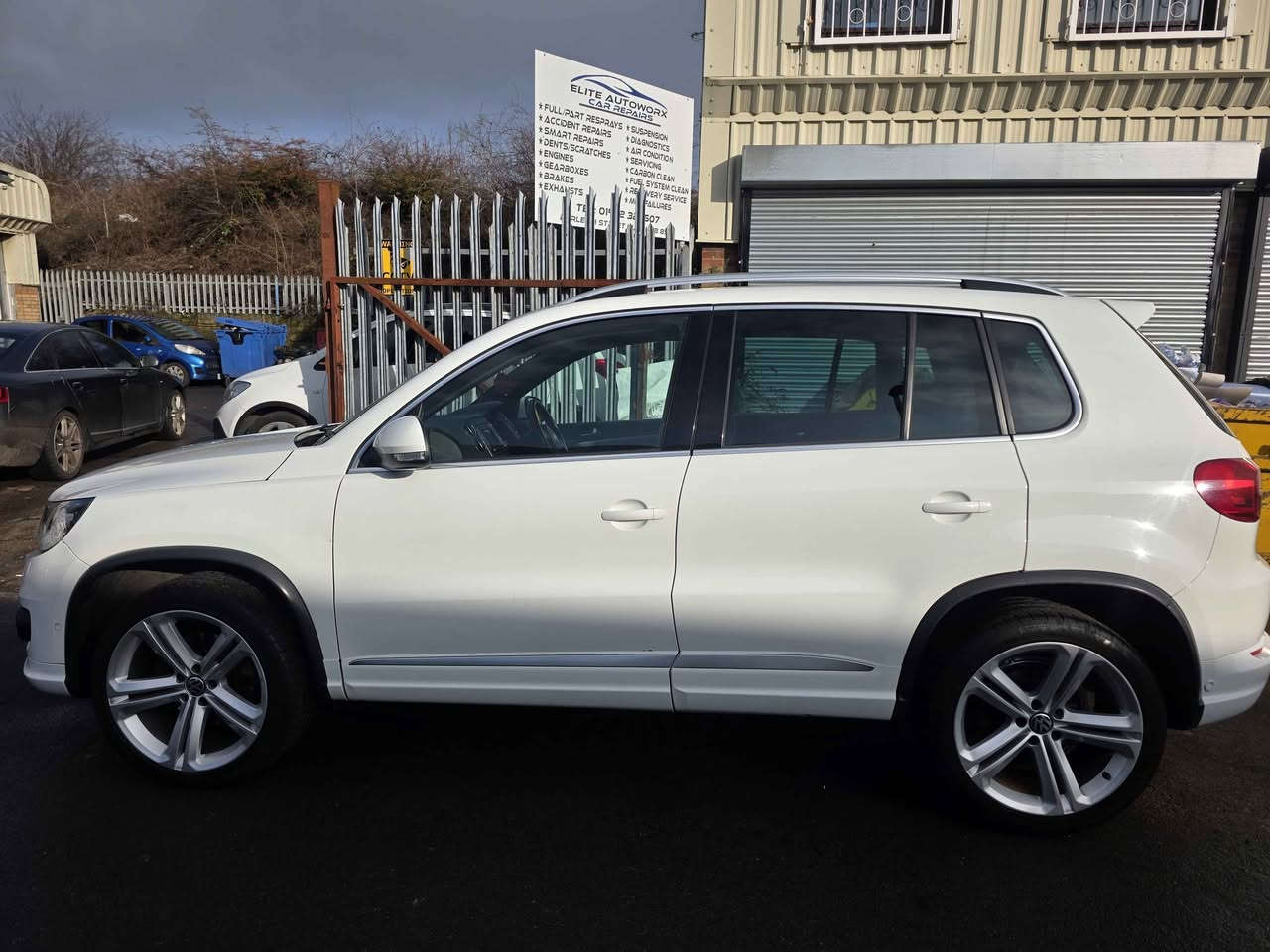 2015 Volkswagen Tiguan 2.0 TDI R-Line | Automatic | 4Motion | Euro 6

Price: £6,300

A strong, practical SUV with R-Line styling and four-wheel drive. Drives well and offers a good balance of performance, comfort, and capability.

Vehicle Details:
Category: SUV
Transmission: Automatic
Mileage: 102,000
Fuel: Diesel
MOT:5/9/2026
Engine: 2.0L (1,968cc)
CO₂: 150 g/km
Road Tax: £215
Colour: White
Euro 6 compliant
4Motion four-wheel drive
Panoramic roof

Specification Highlights:
R-Line Edition
Front parking sensors with parking assistance
Bi-Xenon headlights with automatic dusk sensing
Dual-zone electronic climate control
Automatic air recirculation
Bluetooth telephone preparation

Cat N 
Open to offers

To contact via mobile: *********** Hull, North Humberside

