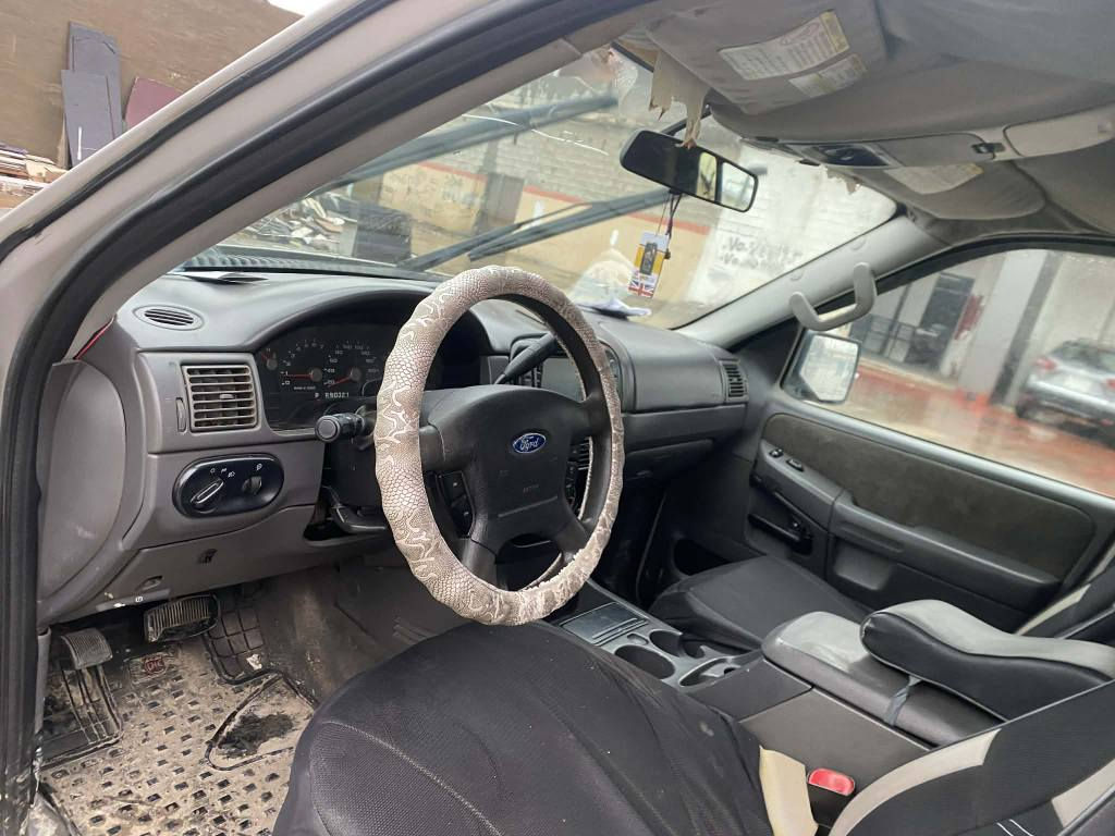 فۆرد 2006 ساغ بێ ڕەقەم 
فول فول مواسەفات 
کێشەی مەدەنی بەشەرت
بێ سبوغ بێ لێدران بێ دعم 
6 پستۆن گێرو مەکینە بەشەرت 
سەیارەکی مەزبووت نرم و خۆشە
کارەبای کامل مەزبووتە جرکەی تێدانیە 
سعری 45 کەمێک مەجال شوێن هەولێر 
*********** أربيل, العراق
