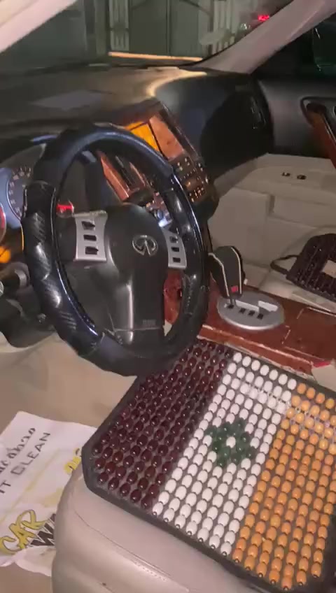 السلام عليكم السعر ٨٠
اعادة نشر بسبب الوعود الكاذبة
انفنتي2006 سنويه ال ٢٠٣٠
هزه جديد 
كير ومكينه شرط سياره متعوب عليها 
والواقع احلى من الصوره 
***********
***********
