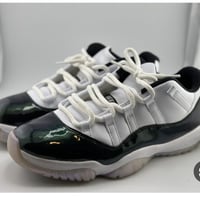 حذاء رياضي • أحذية