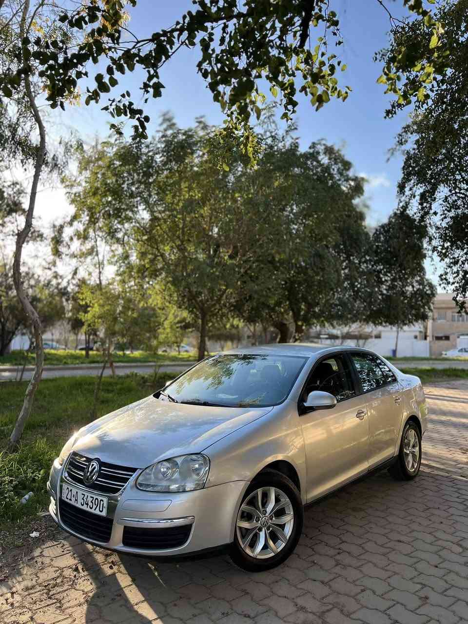 السلام عليكم
جيتا 2007 للبيع خليجي سيارة كلش نظيفة 
بيها باب السايق+ جاملغ سايق صبغ اثر طخه خفيفة 
بدون دواخل وايرباكات وشواصي كله بحالة الوكالة 
محركها مبدل جديد حجم 20 تنفس طبيعي 
كير اوتو + عادي 6 نمر سبورت بلشرط 
رقم سليمانية دولي جديد هزة جديد شرط التحويل او وكالة 
اشاير مري 
اربع جامات كهرباء + اوتو 
صدر امامي خلفي جديد 
تخم تايرات + وياله باسات جدد مشدود عليها 
تبريد ثلج + تدفئه شرط 
السيارة دواخلها كله بلاد وشركة كلش نظيف 
عليها ادامة دهن محرك وكير كله جديد
السعر 78 ورقة وبيها مجال بسيط للشراي
مكاني كركوك  
الشراي يتصل ***********
