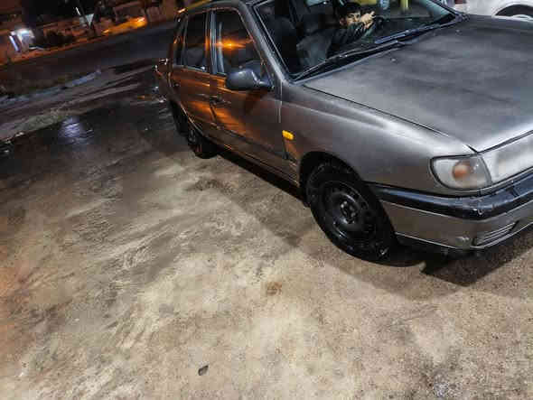 السلام عليكم مكلفه بالنشر نيسان صني موديل 1992سياره بيها ضرر جاملق الوره الخلفي مصبوغه حزام بدون ضرر جماليه رقم وهزه جديد محرك و كير شرط السعر ٣٠ وبيها مجال للتواصل على الرقم ***********
