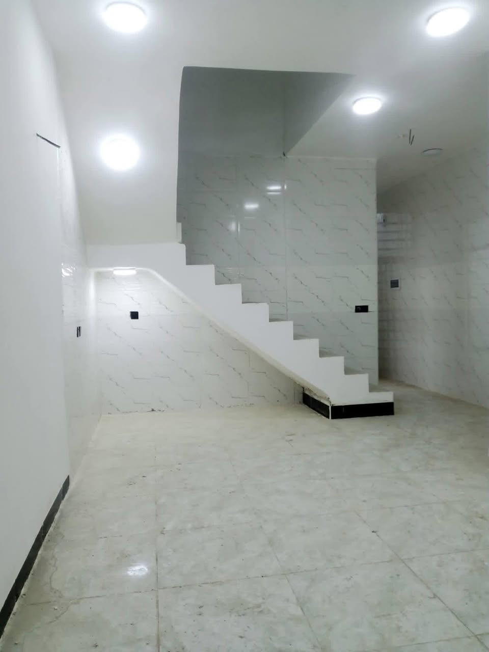 بيت 100متر  البيع  سعر 32 وبيه مجال. 
العنوان مقابل ملحق قريت الغدير 
***********
