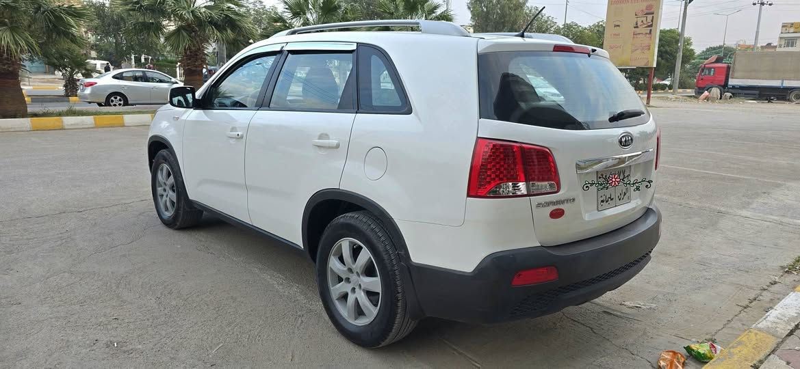 کیا سورنتو 2011بێ بۆیاخ ،گێڕو مەکینە نەکراوەتەوە ، سەیارەکە ماشاللە زۆر پاکە و یەک دەستە 153 هەزار حقیقی ڕۆشتوە ، 7نەفەریە ، چوار پستۆن ،تەبرید مەرکەزی و سێ بەشە .. دوو سویچی شەریکەی لە گەڵە ، بە شەرتی گێرو مەکینە و تحویل و غەرامە 
*********** /کەلار 

بدون صبخ بدون ، گیر و محرک بلادی ما مفتوح ، ماشیە 153 حقیقی ، 7راکب ،اربع سلندر
سنویە و رقم جدید 2029، تبرید تدفئە ، تبرید ثلاث قطعە و مرکزی .....بشرط 
*********** /کلار كالار, السليمانية
