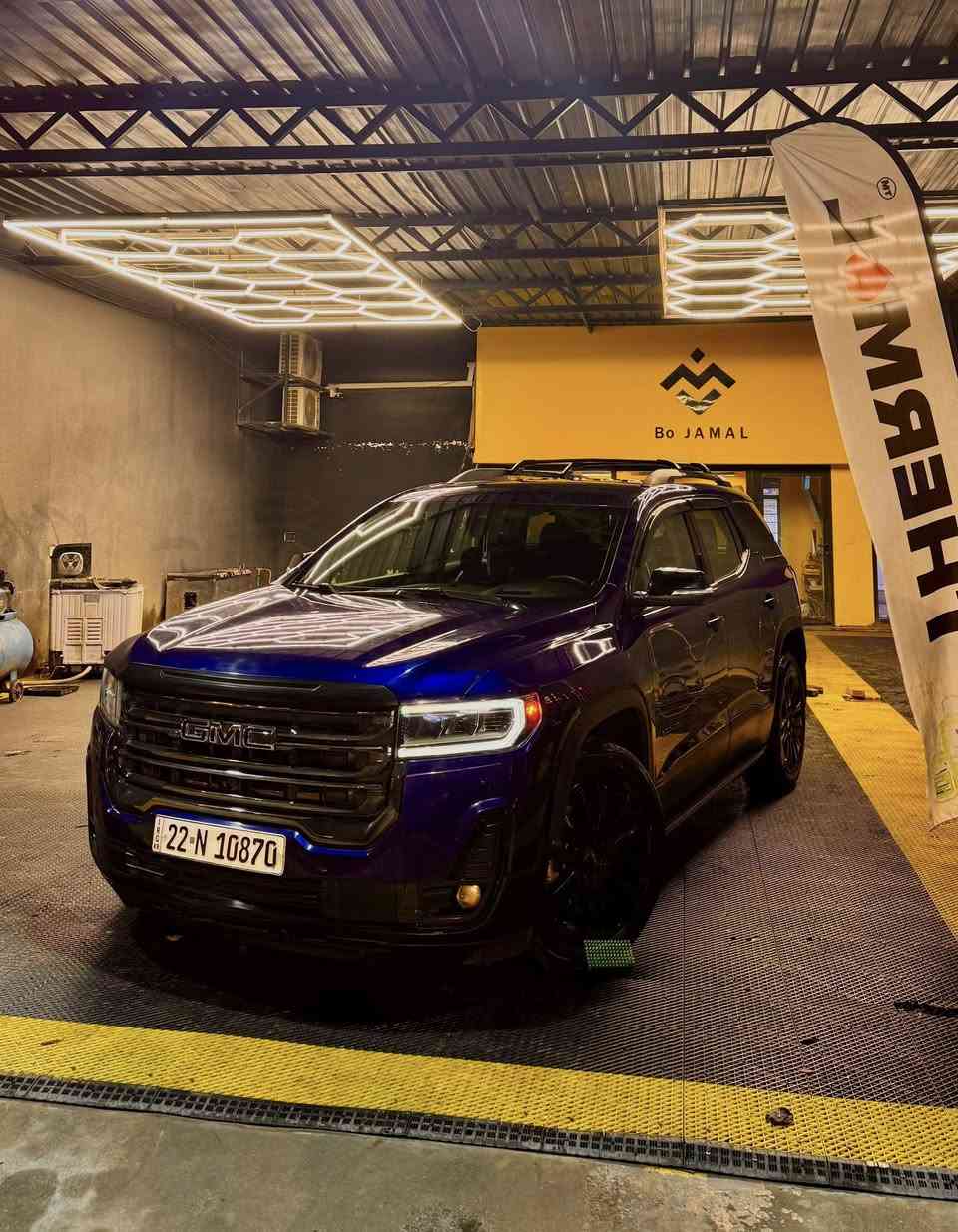 للبيع
جي ام سي اكاديا 2023 محرك 6 سلندر 
GMC ACADIA 2023  V6 
فئة SLT بلاك ادشن 
حادث السيارة امامي جهة يمنى 
مبدل بيهة بنيد 
السعر 228 ورقة وبيهة مجال 

مواصفاتهة : 
نظام اقتصادي تشتغل 6 سلندر و 4 سلندر 
اربع كامرات 360 درجة 
سستم صوت Bose 
تدفئة و تبريد بالكشنات الامامية 
تدفئة بالستيرن 
تدفئة بالكشنات الخلفية 
الكشنات الامامي كهرباء 
خزن وضعية السايق 
ستيرن يصعد وينزل و يتقدم كهرباء 
دشبول شاشة مو عداد 
بروجكتر بالجامة الامامية 
ابل كار بلي و اندرويد اوتو واير لس 
صندوك كهرباء و توجد علامة gmc فتح بالقدم 
تشغيل عن بعد 
نقطة عمياء 
تحديد مسار 
توقف امامي ذاتي
مري شفط
مري السايق تعتيم ذاتي 
مراية الوسطية تعتيم ذاتي
ويل 20 لون اسود بلادي  
زارعلهة انارة محيطية بالداخل 
وزارع عدسات بدال البروجكتر الجوة 

السيارة بيهة اضافات من شركة GMC اصليات كلهن  1: ارضيات سعرهن 400$
2: دوسات صعود سعرهن 1000$
3: وبيهة رمز دخول بالباب سعرة من الشركة 200$
4: و روف راك ( سيبايات )  سعرهن 350$ 

رقم الشاصي 1GKKNMLSXPZ238897

السيارة رقم اربيل و ب اسمي 
ابيع فقط تحويل و ما اراوس 

رقمي *********** 
مكاني بغداد - حي الجامعة
