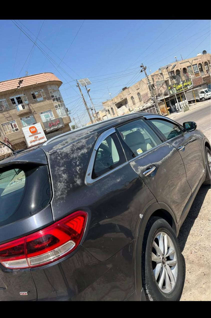 سلام عليكم سورينتو امريكي موديل ١٧ حادثها جاملغات جهة الصدر ومصبوغه الصفحه السياره كير مكينه مكفولات اربعه سلندر تبريد مكفول 5 راكب سياره مكانها بغداد رايده بشده و٤٥ وبيه مجال الشراي ***********
